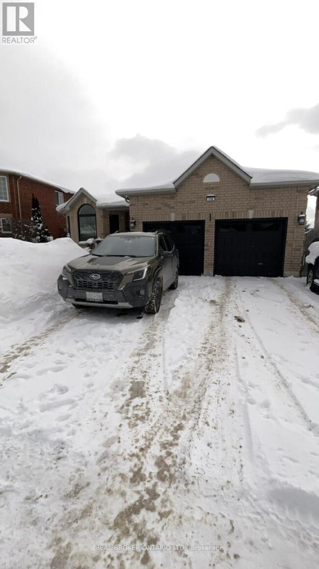 property at 118 Sandringham Dr