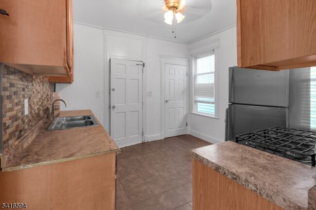 19 N 7th St in Newark, NJ - Building Photo - Building Photo