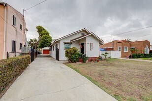 304 W Spruce Ave in Inglewood, CA - Building Photo