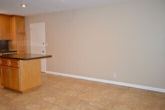 2901 E Monroe Ave in Orange, CA - Building Photo - Building Photo