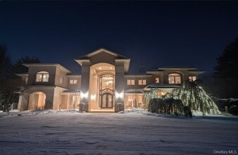 5 Glen Hill Ct in Dix Hills, NY - Building Photo - Building Photo