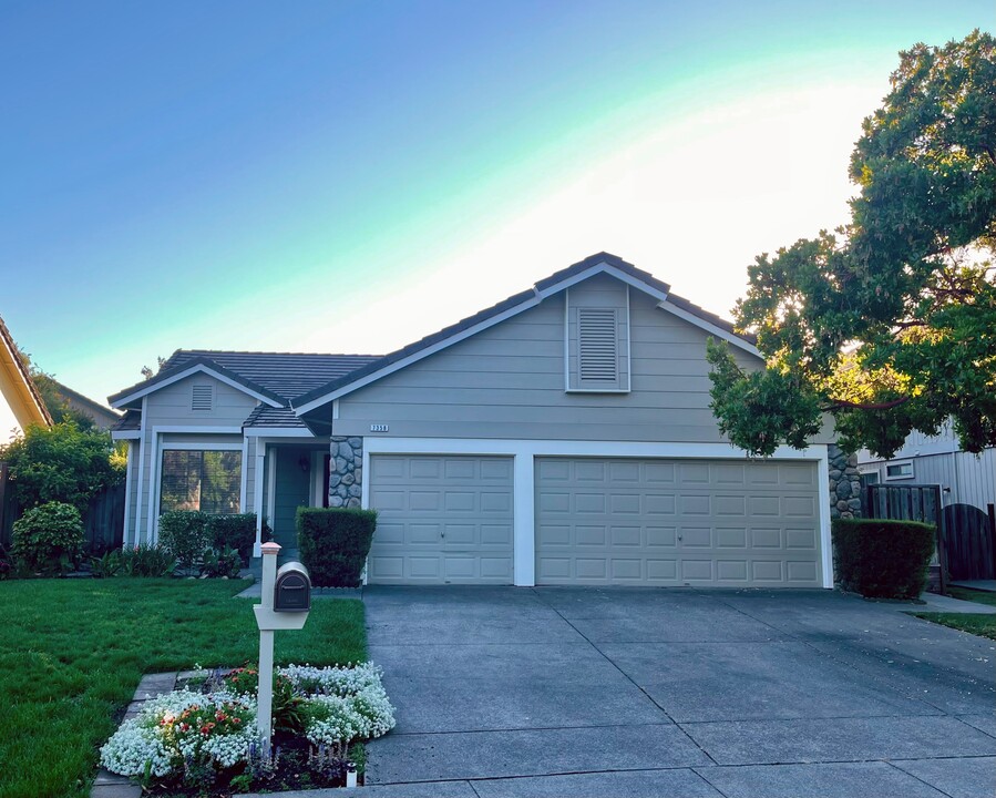 7358 Rasmussen Way in Rohnert Park, CA - Building Photo