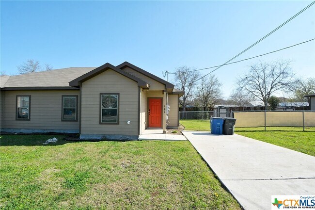 147 Rosedale Ave in New Braunfels, TX - Foto de edificio - Building Photo