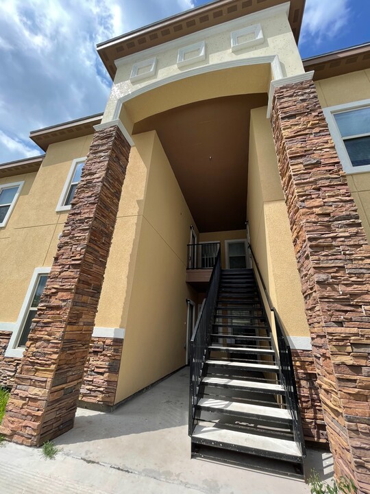901 E Redbud Ave in McAllen, TX - Building Photo