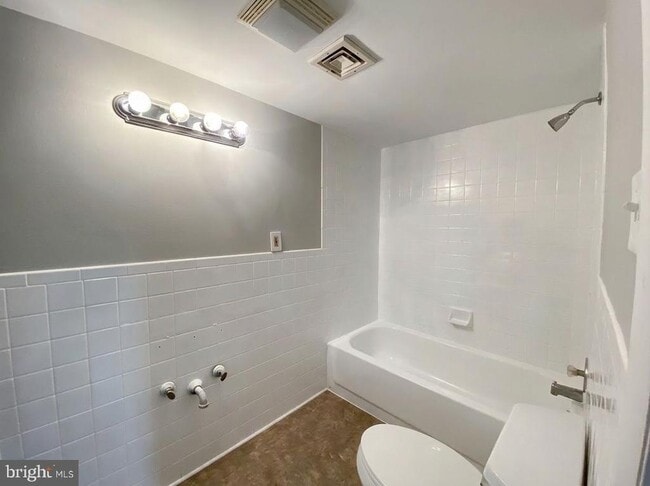 713 Walnut St in Philadelphia, PA - Building Photo - Building Photo