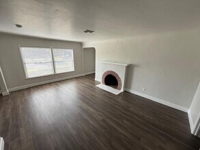 15 E Fountain Way in Fresno, CA - Building Photo - Building Photo