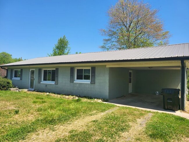 40726 Hearne Rd in New London, NC - Foto de edificio - Building Photo