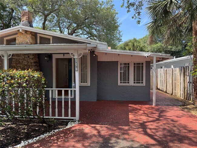 817 SW 4th Ct in Fort Lauderdale, FL - Building Photo - Building Photo