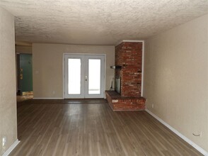 7005 SW Green Terrace Blvd in Lawton, OK - Foto de edificio - Building Photo