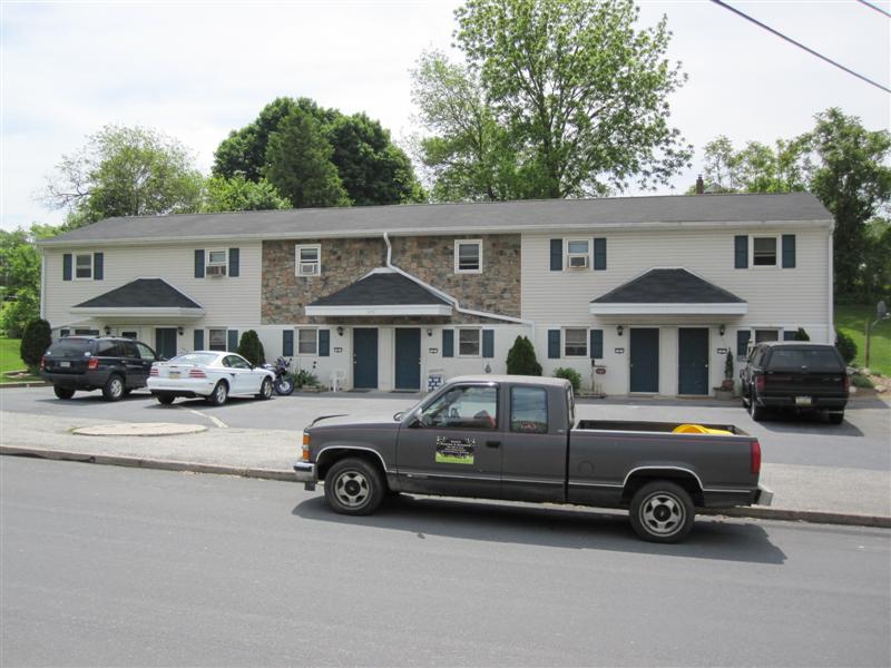 415 N Duke St in Hummelstown, PA - Building Photo