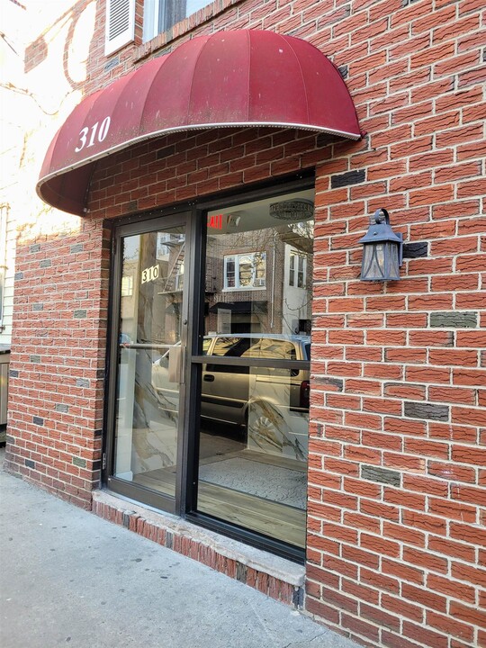 310 70th St in Guttenberg, NJ - Foto de edificio