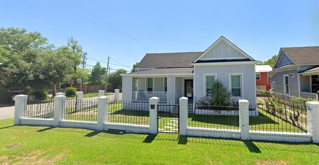 property at 401 Walton St