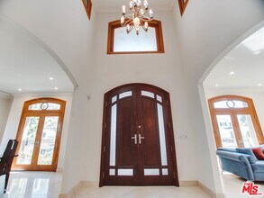 9033 Cresta Dr in Los Angeles, CA - Foto de edificio - Building Photo