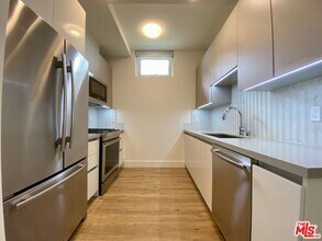 9265 Burton Way in Beverly Hills, CA - Building Photo - Building Photo