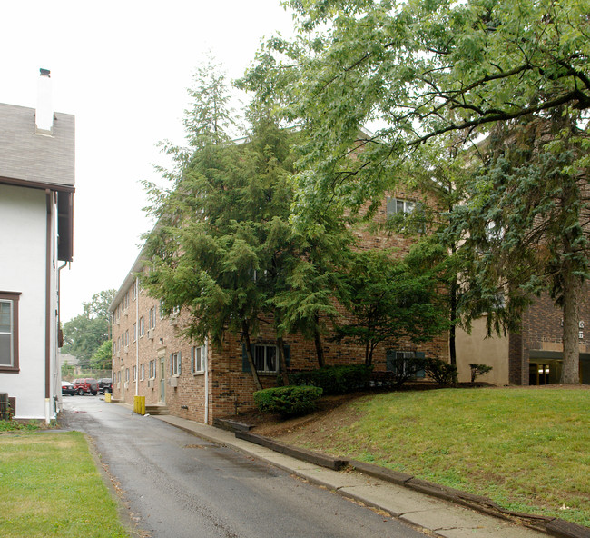 1919 Indianola Ave in Columbus, OH - Building Photo - Building Photo