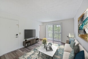 The Woodridge Collection in Fairfield, OH - Building Photo