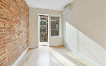 341 W 48th St in New York, NY - Building Photo - Building Photo