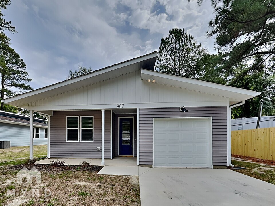 907 East St in Smithfield, NC - Building Photo