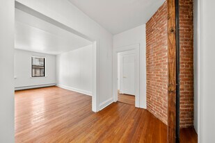 553 Undercliff Ave, Unit 14 in Edgewater, NJ - Building Photo