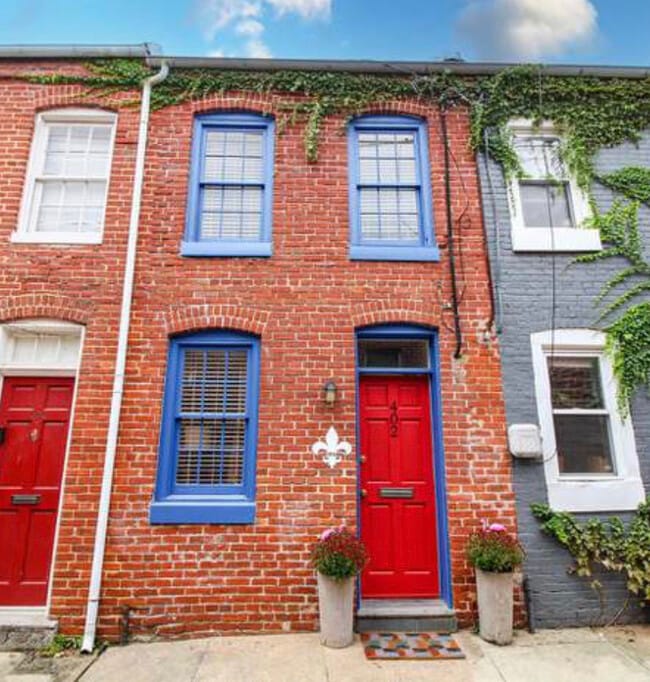 property at 402 S Dallas St