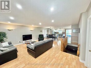 8189 Harvest Crescent in Niagara Falls, ON - Building Photo - Building Photo