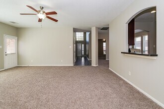 4162 Wells Mark Dr in Humble, TX - Foto de edificio - Building Photo