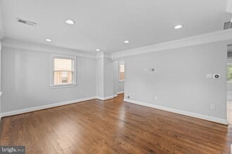 5803 Ravenswood Rd in Riverdale, MD - Building Photo - Building Photo