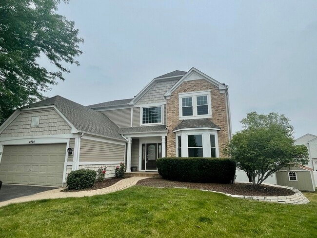 2205 Clipper Ct in Elgin, IL - Building Photo - Building Photo
