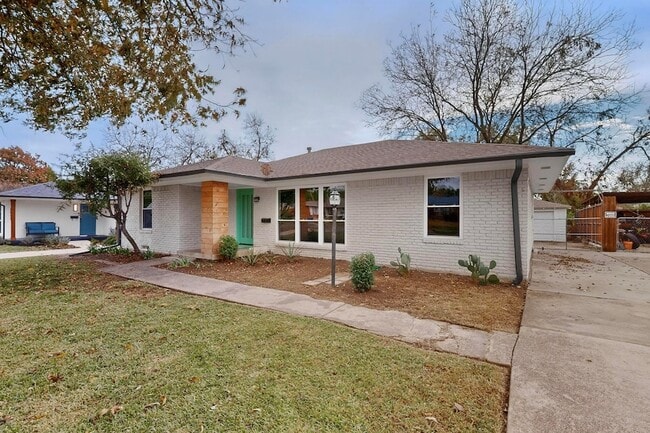 2812 San Medina Ave in Dallas, TX - Building Photo - Building Photo