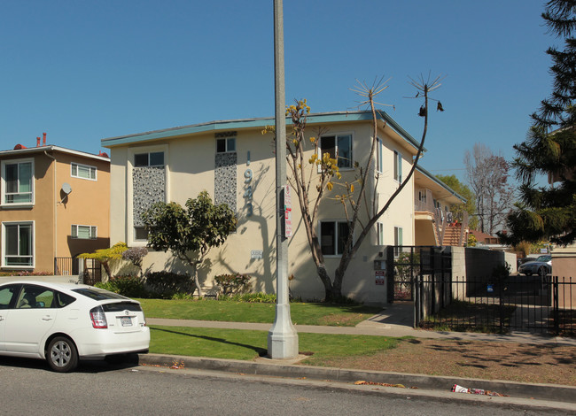 1943 17th St in Santa Monica, CA - Building Photo - Building Photo