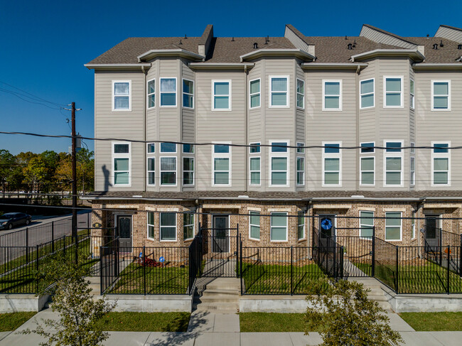 Brownstone in Houston, TX - Foto de edificio - Building Photo