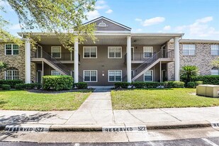 160 Reserve Cir in Oviedo, FL - Building Photo