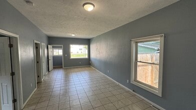 1111 W 5th St in Hastings, NE - Foto de edificio - Building Photo