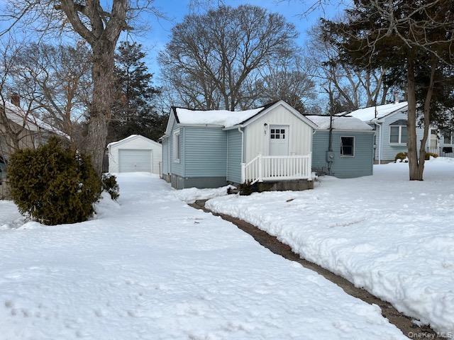 87 Ferndale Ave in Selden, NY - Building Photo - Building Photo