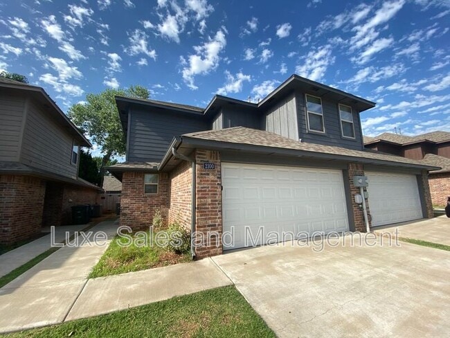 2100 Buena Vida Ln in Edmond, OK - Building Photo - Building Photo