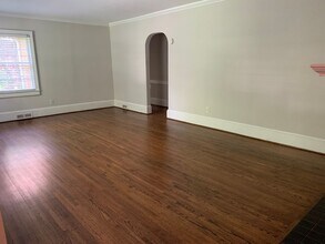 2002 Queens Rd W in Charlotte, NC - Building Photo - Building Photo