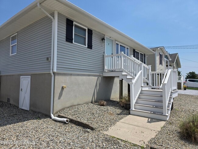 9 Neptune Rd in Toms River, NJ - Foto de edificio - Building Photo