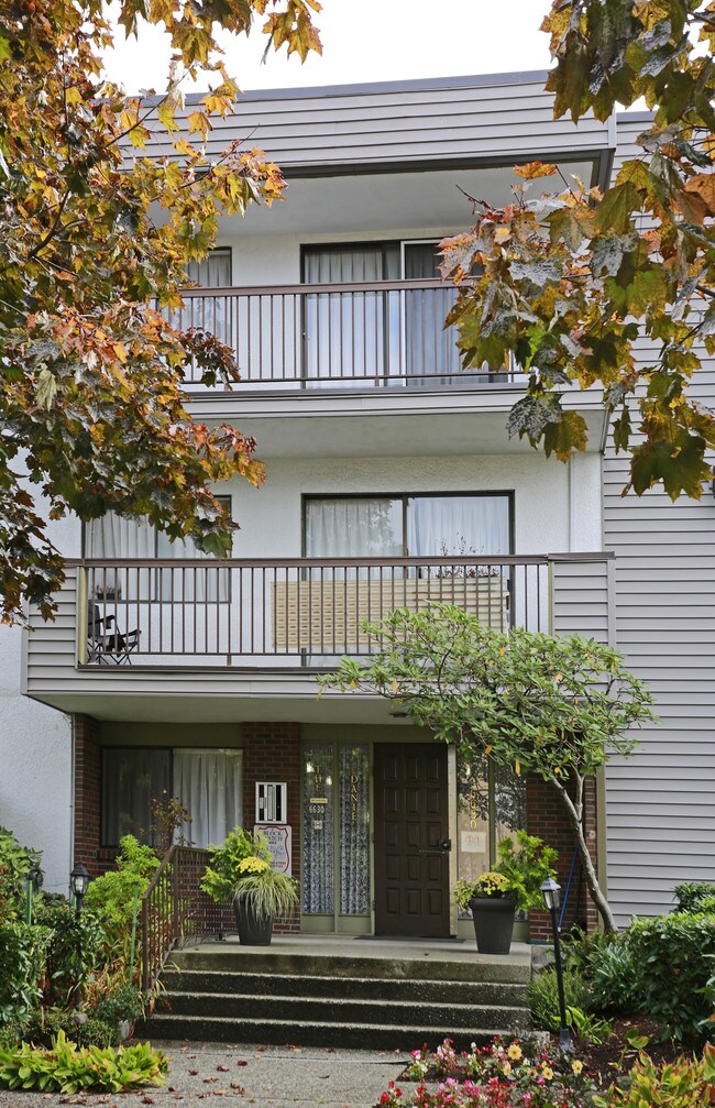 The Daniel in Burnaby, BC - Building Photo - Building Photo