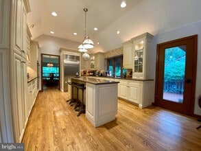 881 Cox Rd in Moorestown, NJ - Building Photo - Building Photo