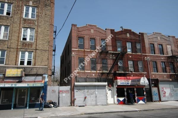 659 Blake Ave in Brooklyn, NY - Building Photo