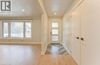 248 Dumfries Ave in Kitchener, ON - Building Photo - Building Photo