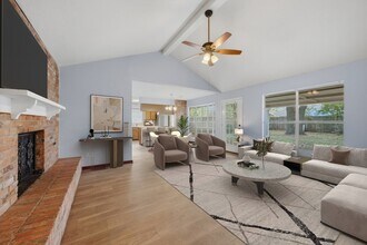 7015 Pella Dr in Houston, TX - Building Photo - Building Photo