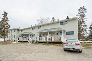594 Killarney Glen Crt SW in Calgary, AB - Building Photo