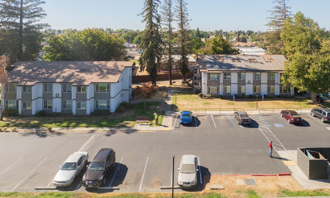 Oakdale II Apartments in Oakdale, CA - Building Photo - Building Photo