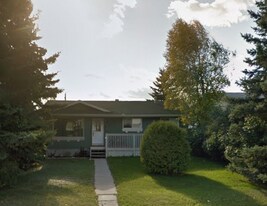 607-613 13 St in Cold Lake, AB - Building Photo