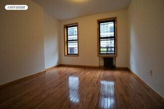 486 E 74th St in New York, NY - Building Photo - Building Photo