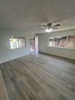 2337 W Michigan Ave in Fresno, CA - Building Photo - Building Photo