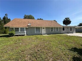 2210 Cantor Ln in North Fort Myers, FL - Building Photo