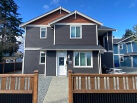 340 Harewood Rd in Nanaimo, BC - Building Photo