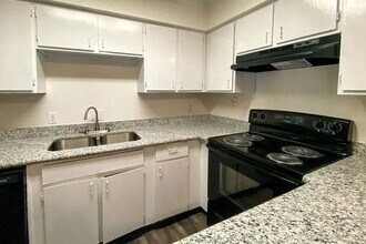 15100 Golden Eagle Dr-Unit -1403 in Humble, TX - Building Photo - Building Photo